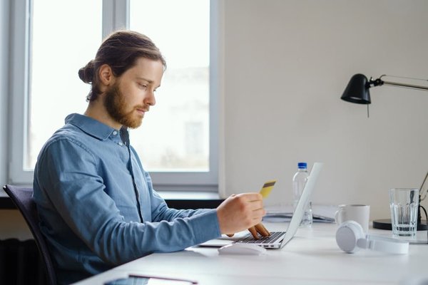 Quelle est l'importance de se protéger en ligne ?