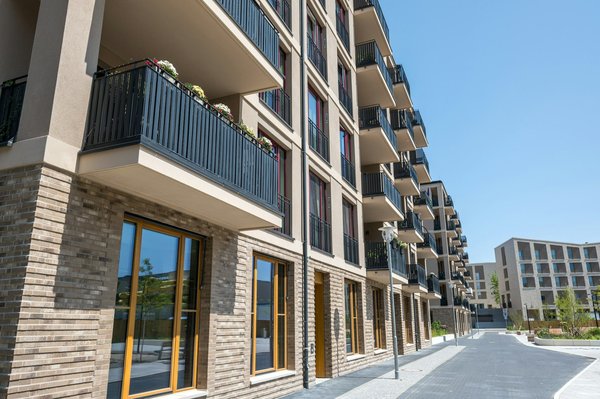 Quelles sont les écoles et les infrastructures de santé à proximité des quartiers résidentiels de Toulouse ?