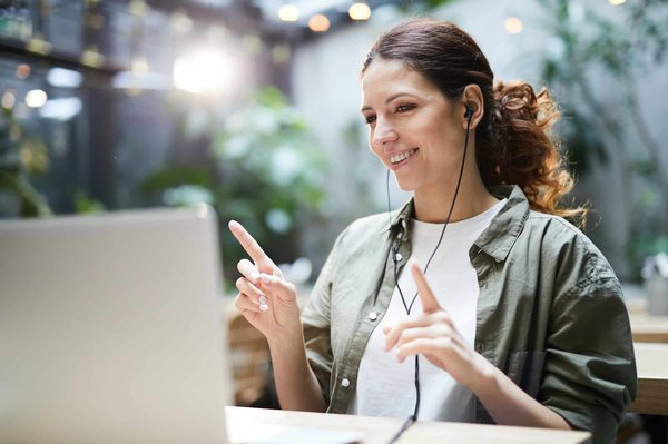 Comment choisir entre formation professionnelle en ligne et en présentiel?